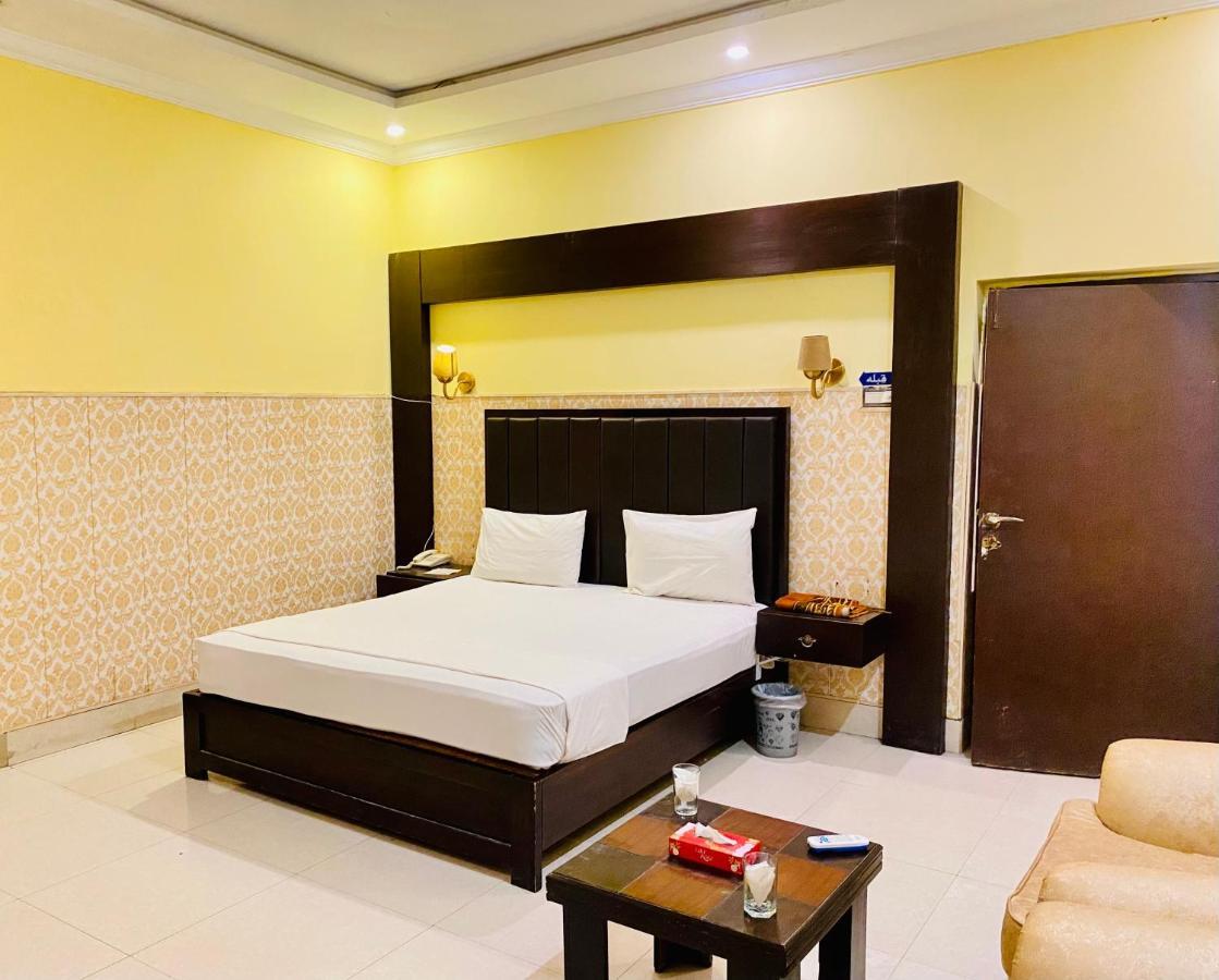 Hotel Royal One Multan Exterior photo